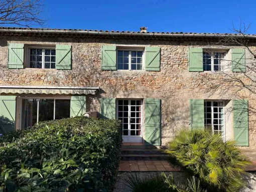 Décapage et mise en peinture en vert provençal de volets en bois, Saint-Maximin-la-Sainte-Baume, Peinture Gameiro
